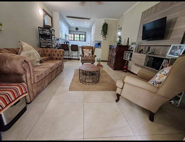 2 BEDROOM APARTMENT FOR SALE IN RENNIES BEACH